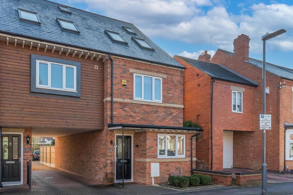 Castle Townhouse Kenilworth - Private Parking - 24 Hr Gym Access - Town Centre Appartement Buitenkant foto