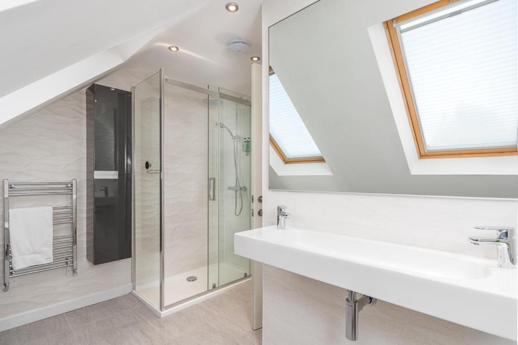Castle Townhouse Kenilworth - Private Parking - 24 Hr Gym Access - Town Centre Appartement Buitenkant foto