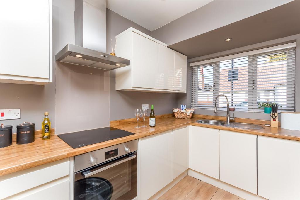 Castle Townhouse Kenilworth - Private Parking - 24 Hr Gym Access - Town Centre Appartement Buitenkant foto