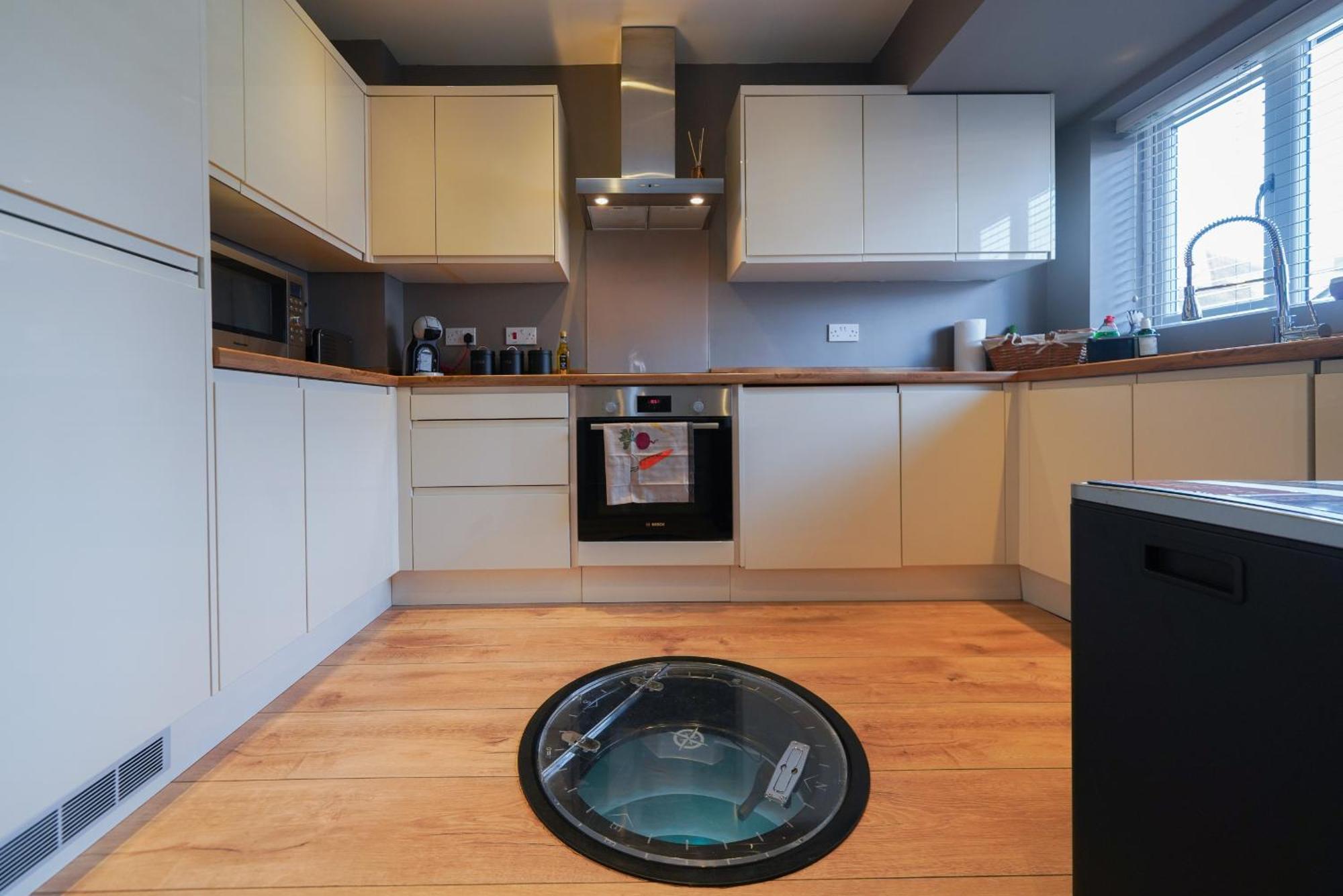 Castle Townhouse Kenilworth - Private Parking - 24 Hr Gym Access - Town Centre Appartement Kamer foto