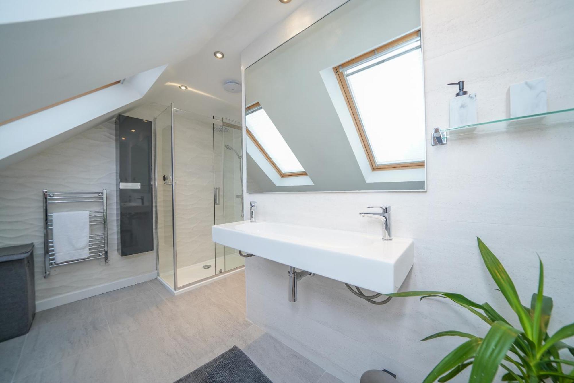 Castle Townhouse Kenilworth - Private Parking - 24 Hr Gym Access - Town Centre Appartement Kamer foto